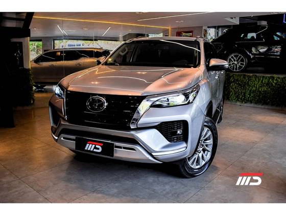 TOYOTA HILUX SW4 2.8 D-4D TURBO DIESEL SRX 7L 4X4 AUTOMÁTICO